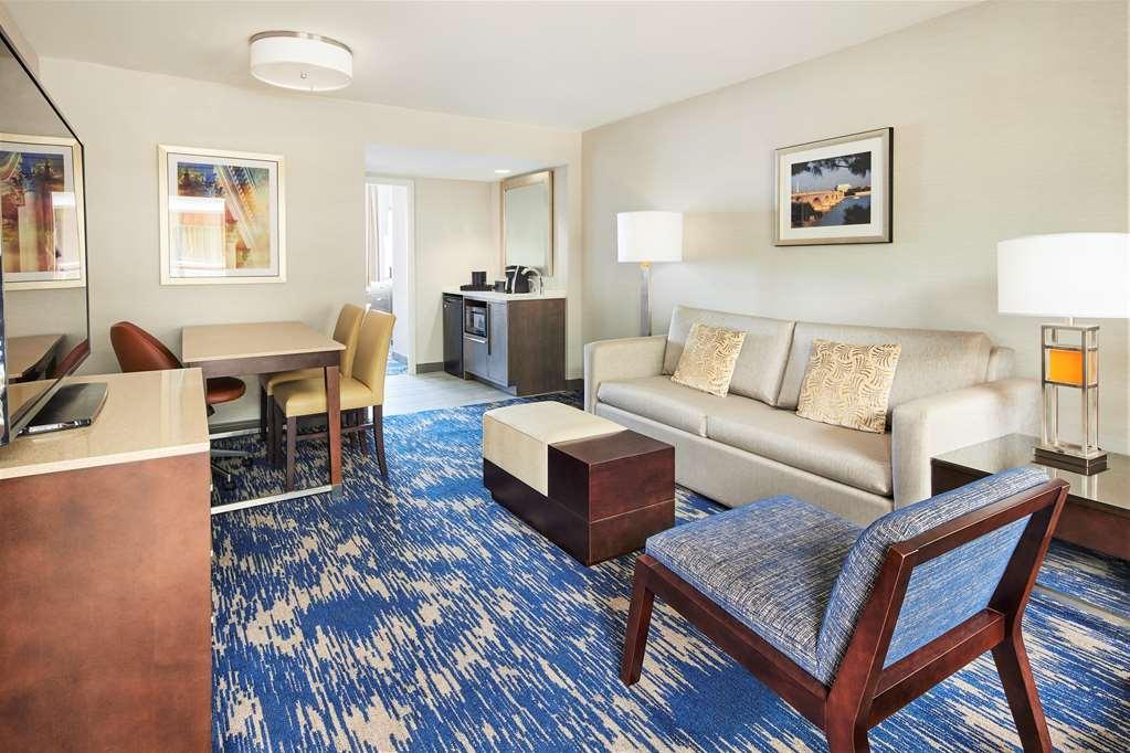 Embassy Suites By Hilton Alexandria Old Town Phòng bức ảnh