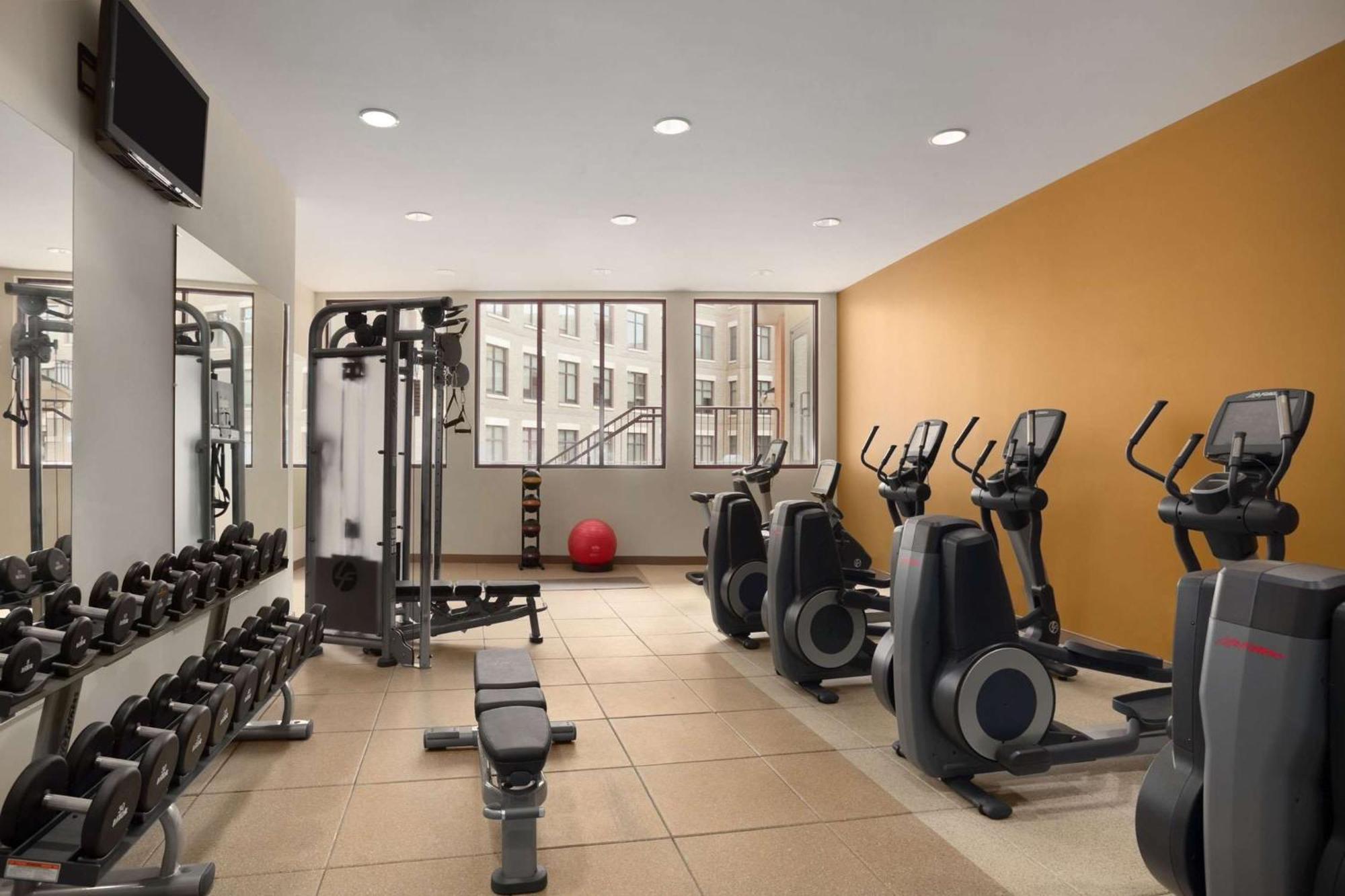 Embassy Suites By Hilton Alexandria Old Town Ngoại thất bức ảnh